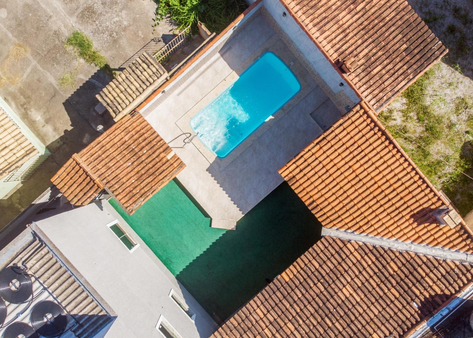 Holiday home Refugio Tropical Casa De Com Piscina Aquecida E 4 E Garagem 3 Carros, 800 Mtrs Da Internet 700 Mbps, Privado Com Pista De Skate , Quadra De Futevolei , Campos E Quadras De Futebol! *