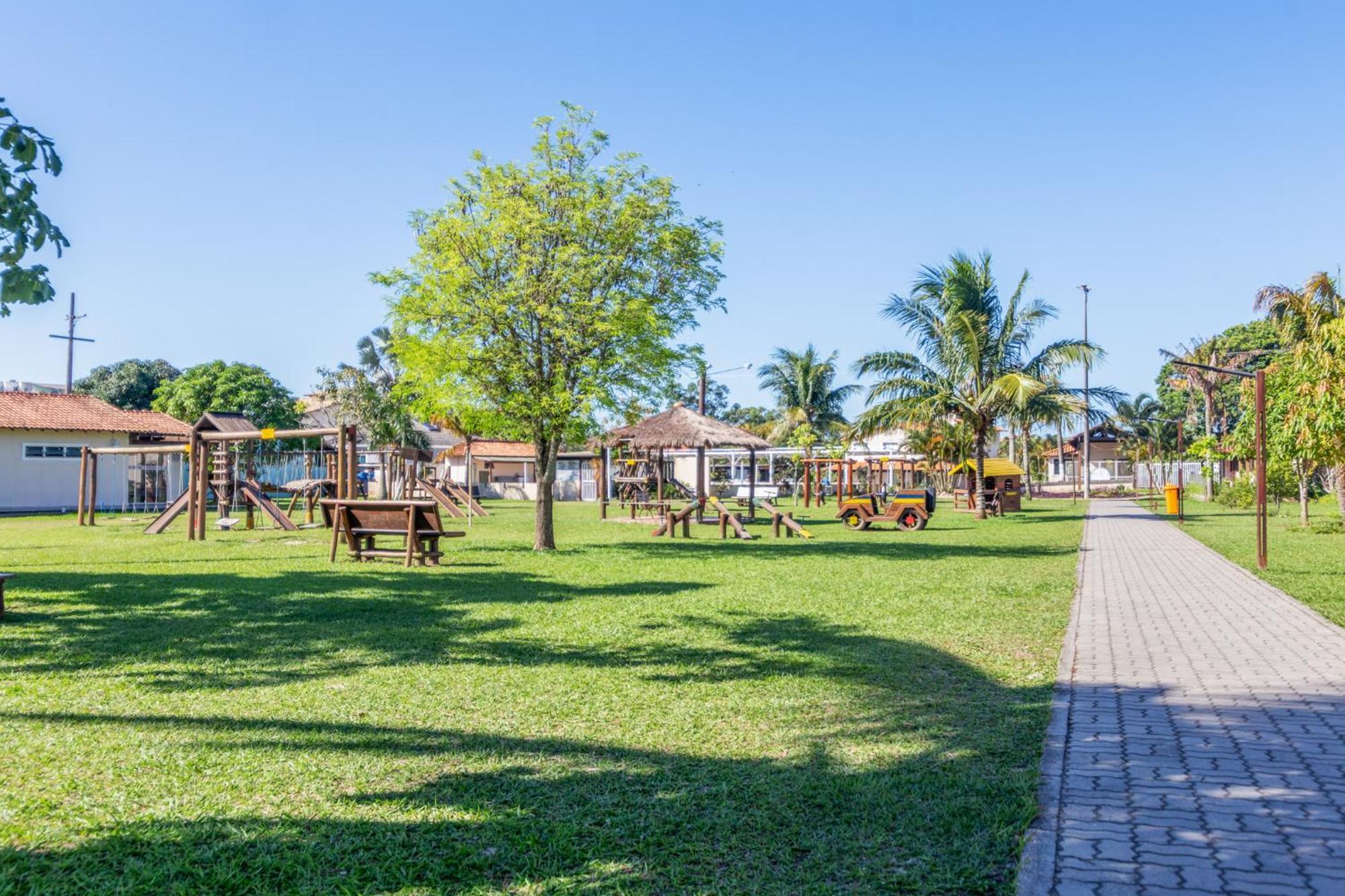Refugio Tropical Casa De Com Piscina Aquecida E 4 E Garagem 3 Carros, 800 Mtrs Da Internet 700 Mbps, Privado Com Pista De Skate , Quadra De Futevolei , Campos E Quadras De Futebol! * Cabo Frio
